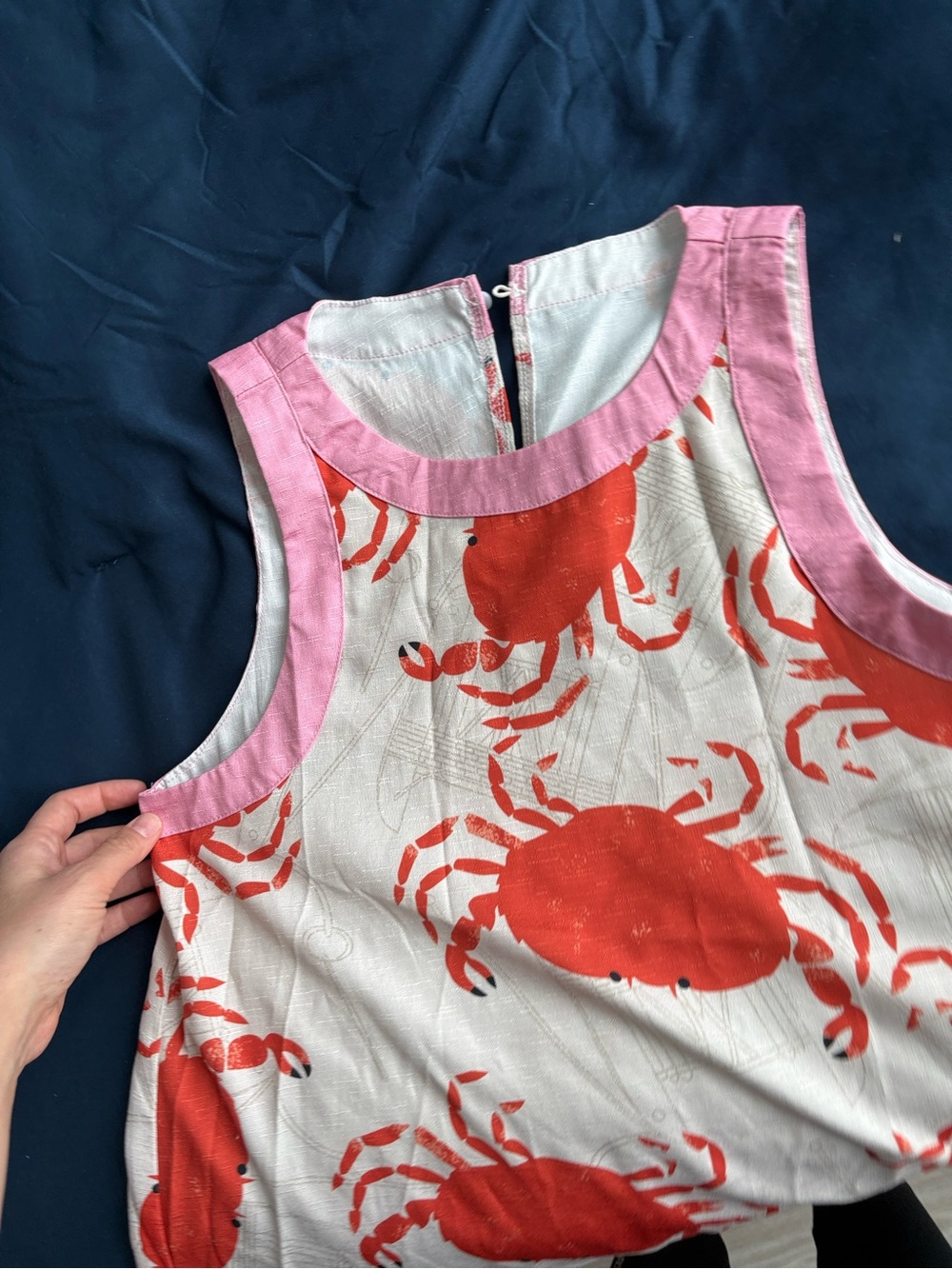 Sleeveless beige Dress with Coral Crab Print - Picture 4 of 6